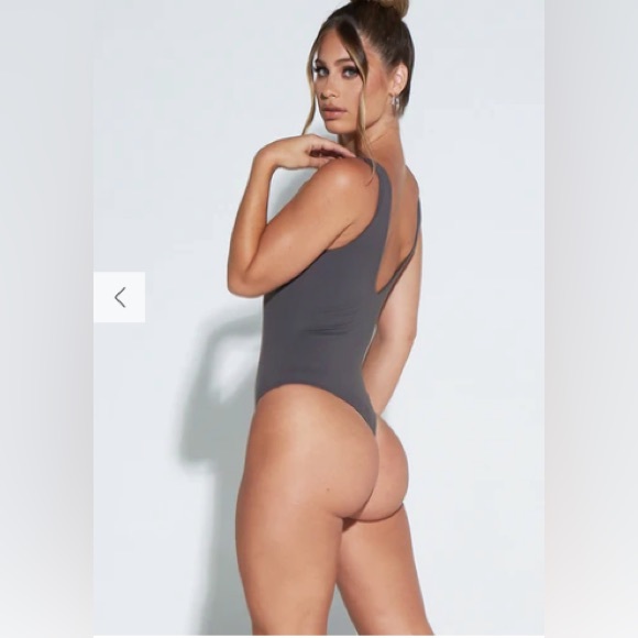 Sleeveless Bodysuit V-Cut NWT - Picture 2 of 7